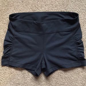 Black Under Armour Shorts L